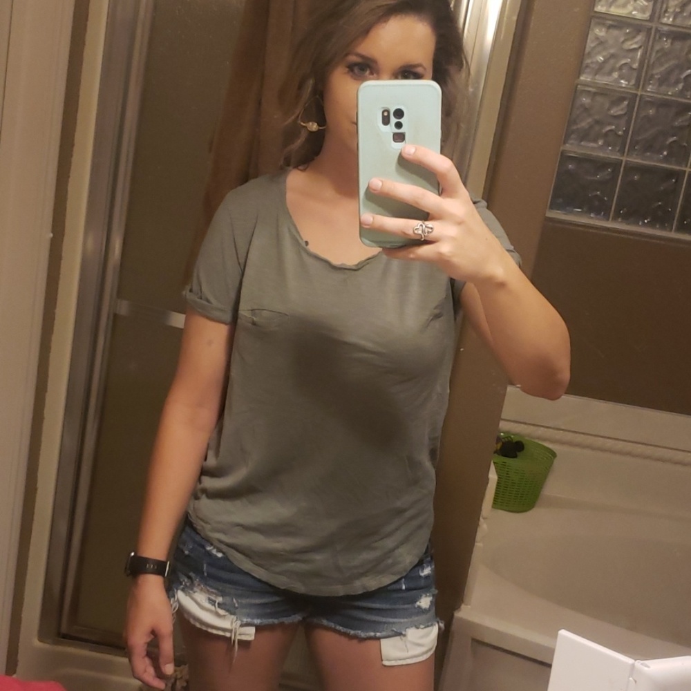 H&M basic pocket tee - Picture 2 of 2